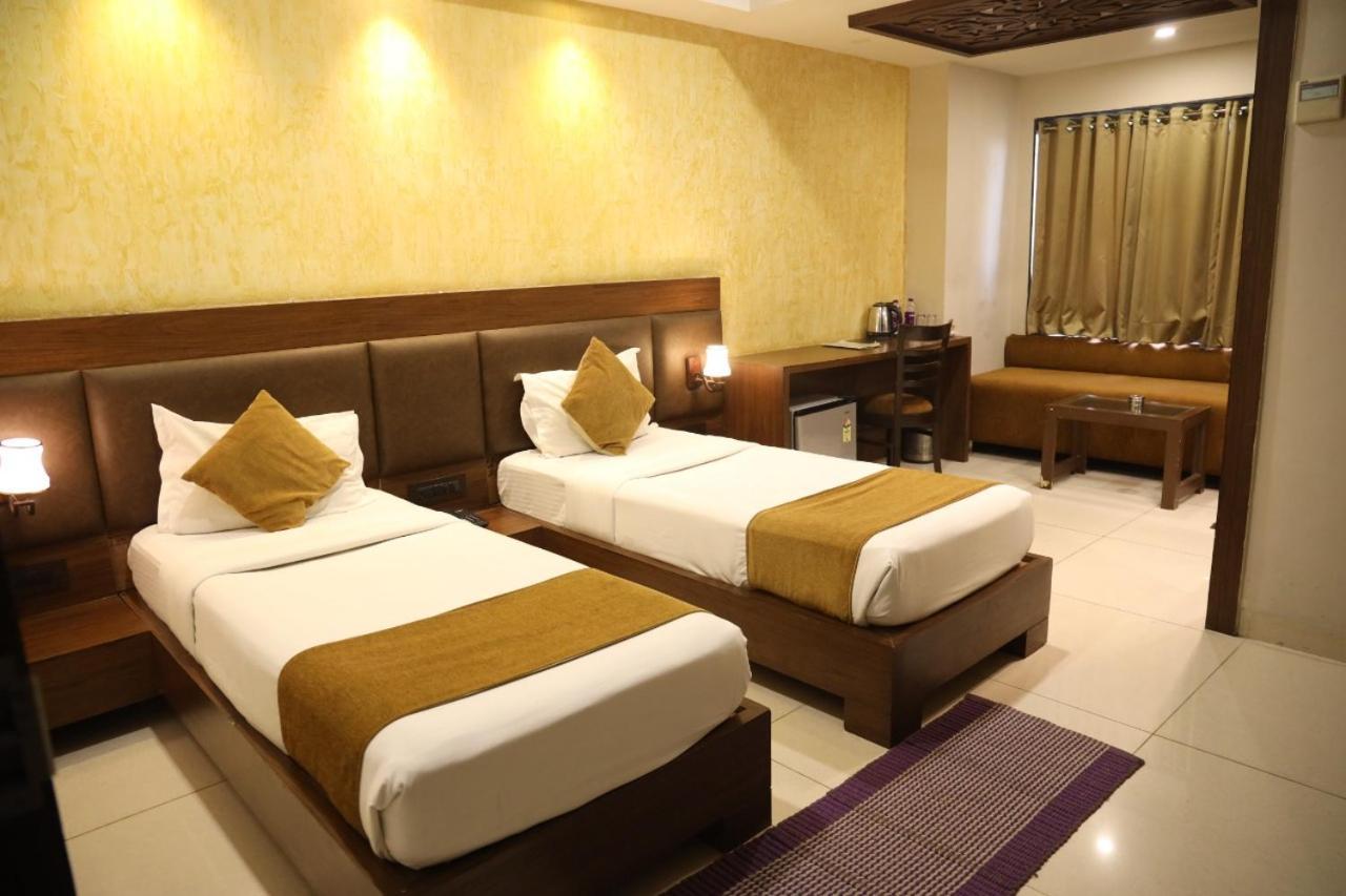 Hotel La Pearl Naiapura Kültér fotó
