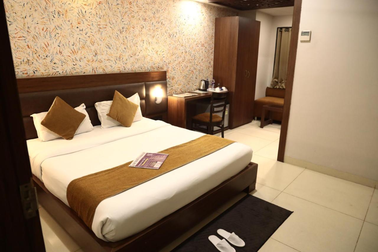 Hotel La Pearl Naiapura Kültér fotó